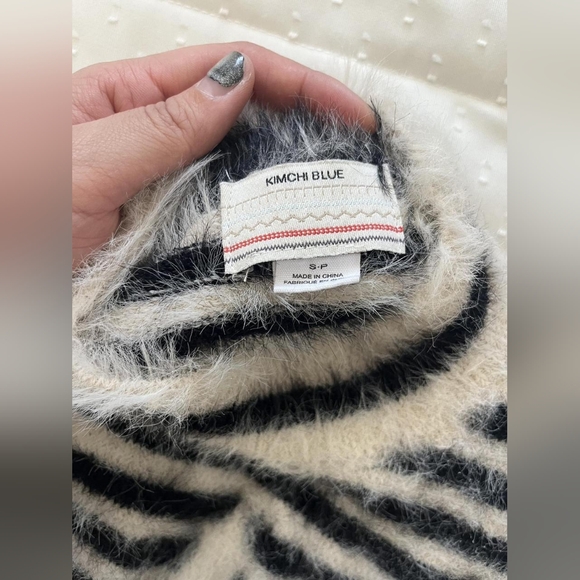 Kimchi Blue Women's multi Crop-top - Picture 3 of 4